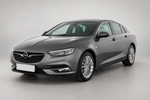 Серый Opel Insignia на светлом фоне, вид спереди и сбоку.