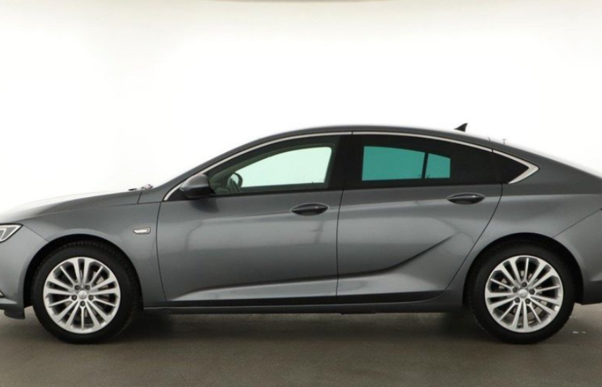 Opel INSIGNIA — AT
