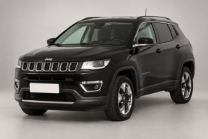 Тёмный Jeep Compass на светлом фоне, вид спереди и сбоку.