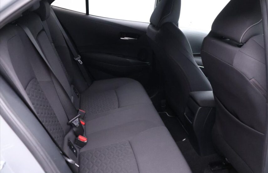 Toyota COROLLA — AT