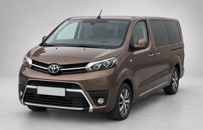Коричневый пассажирский Toyota Proace, вид спереди и сбоку.